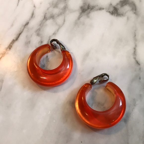Bakelite Jewelry - Bakelite Vintage clip-on earrings